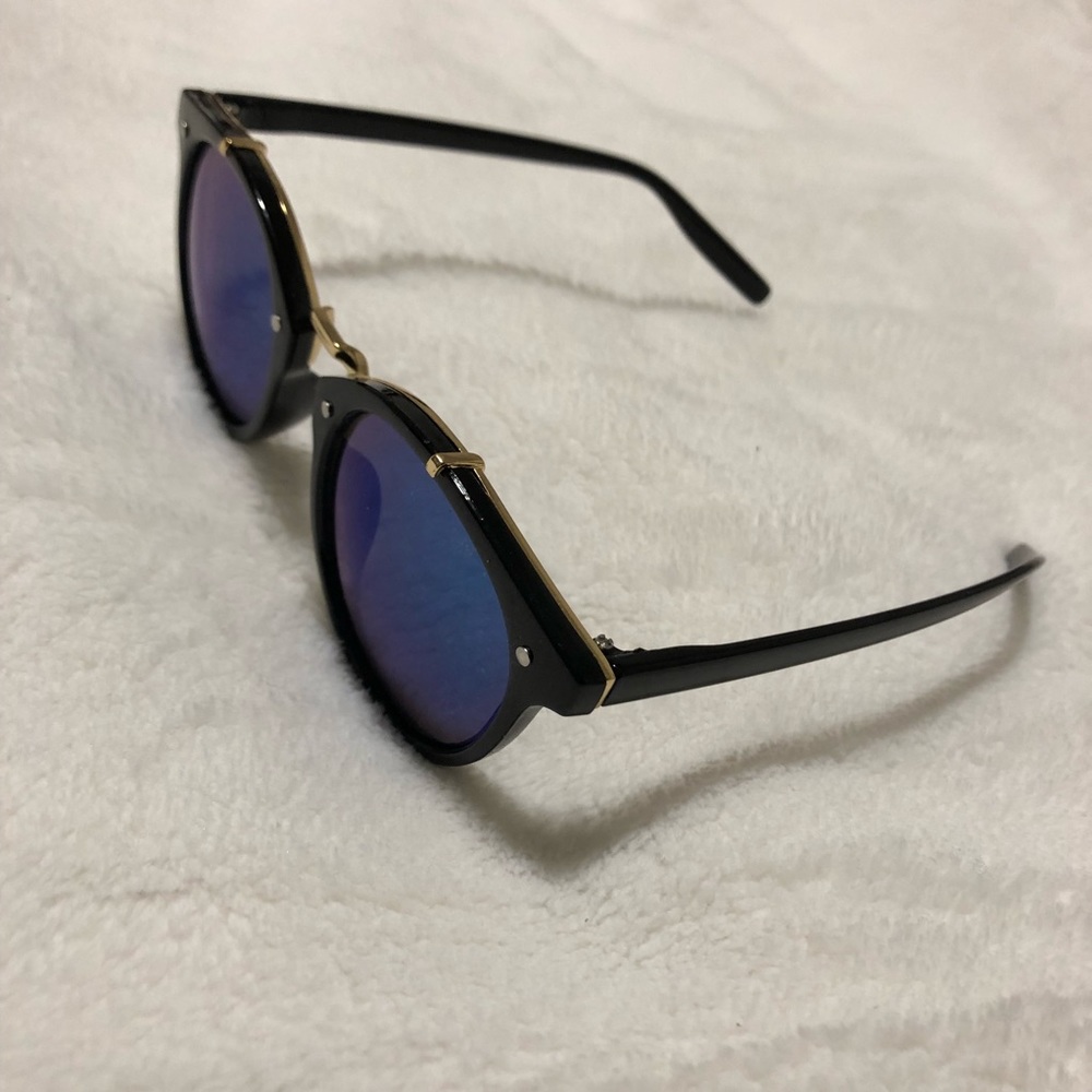 Sunglasses - Picture 3 of 3